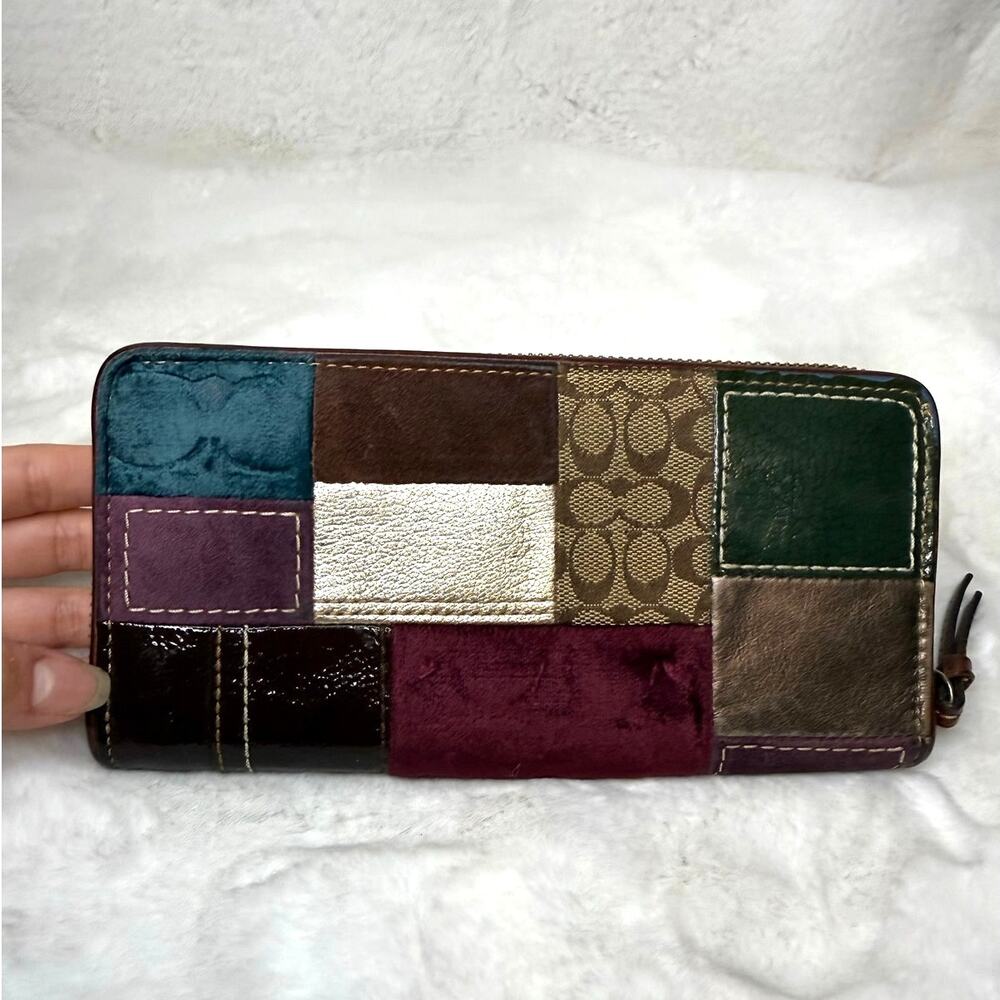 Y2k COACH Multi Patchwork Holiday Bleecker Accordion Zip Around Wallet - Picture 2 of 8